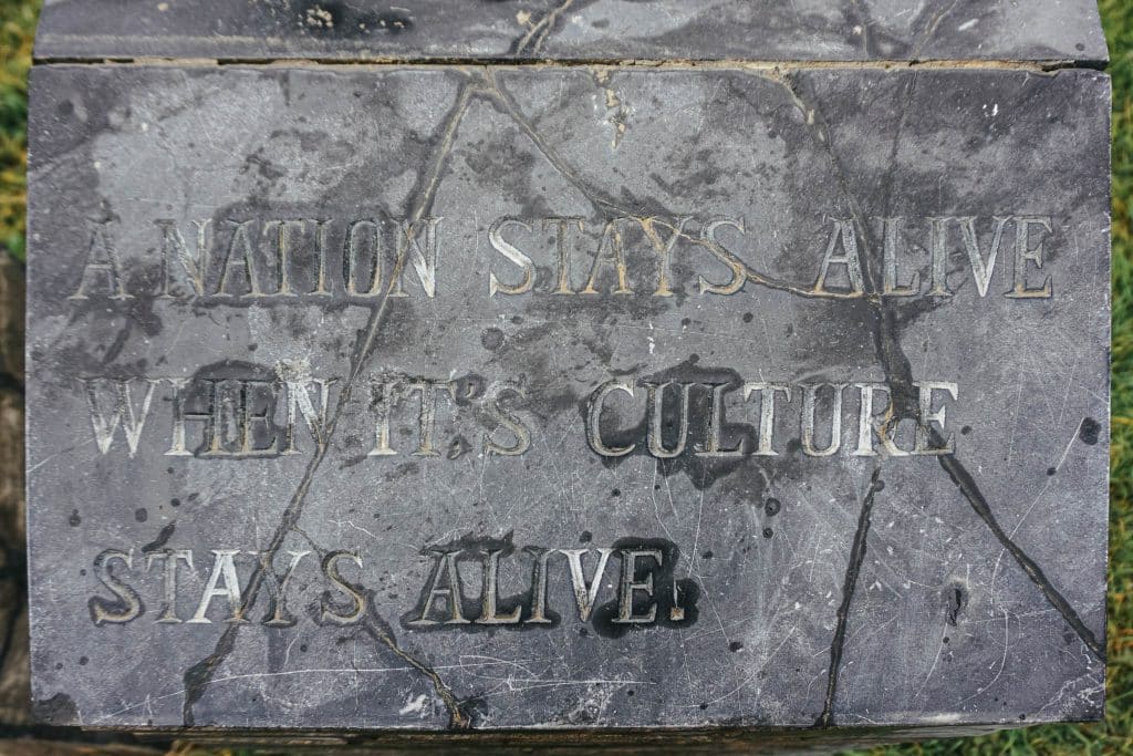 Tafel "A NATION STAYS ALIVE WHEN IT´S CULTURE STAYS ALIVE"